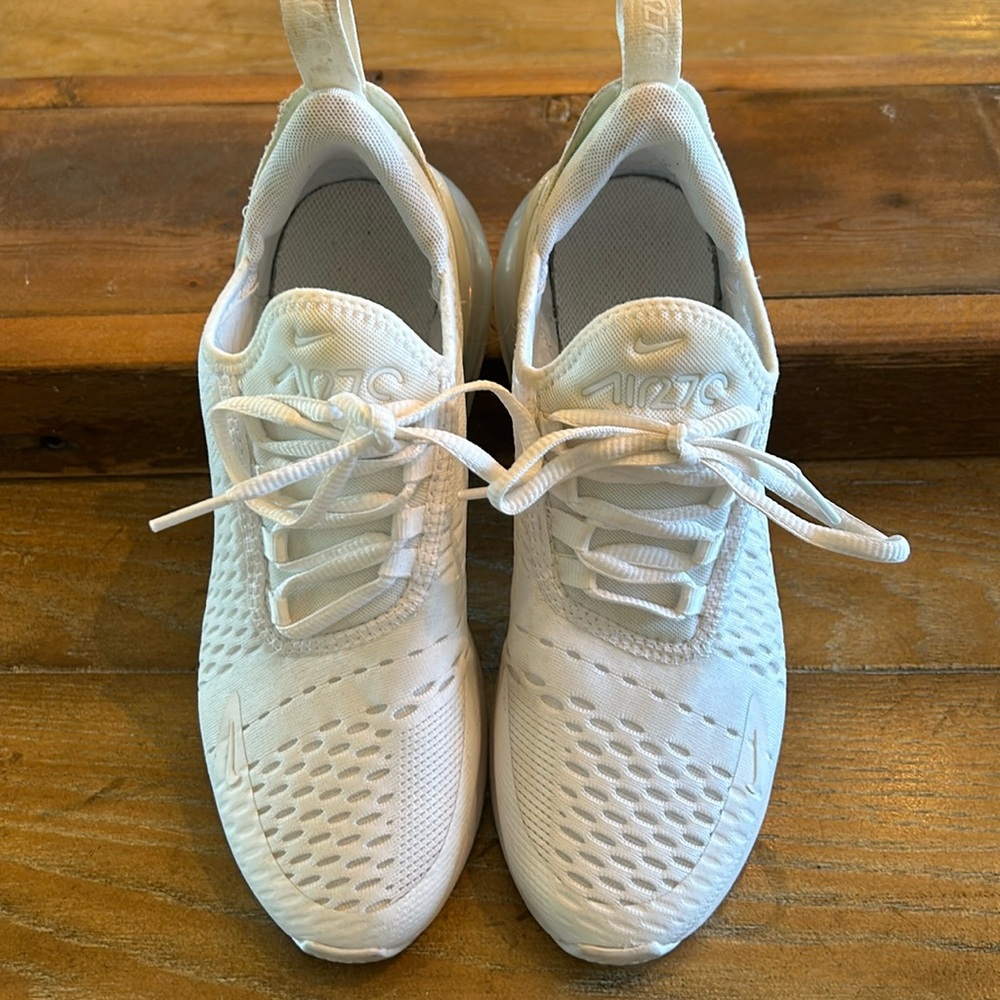 Youth Nike AirMax 270. White. Size 5.5 Y